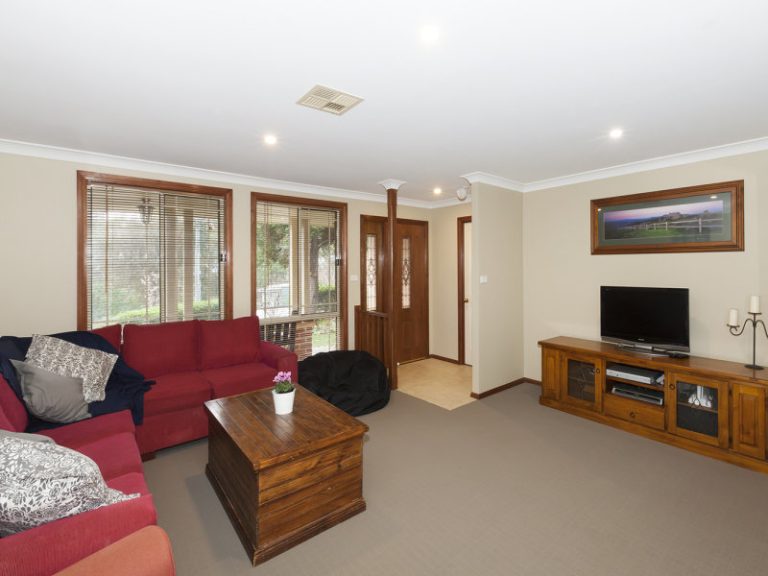 4 Roberts Parade, Hawkesbury Heights NSW 2777 — photo 4