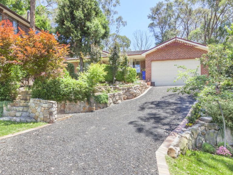 4 Roberts Parade, Hawkesbury Heights NSW 2777