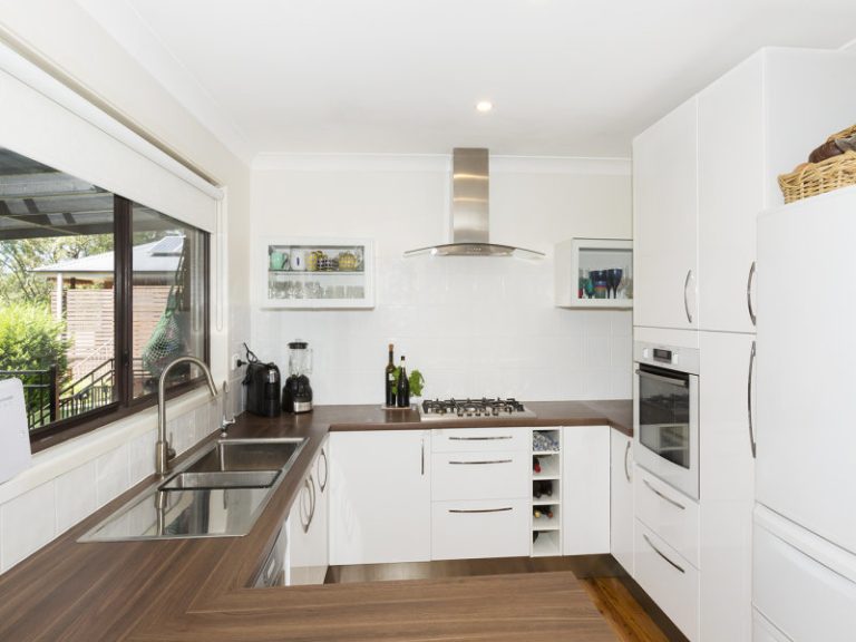 44 Russell Avenue, Valley Heights NSW 2777 — photo 3