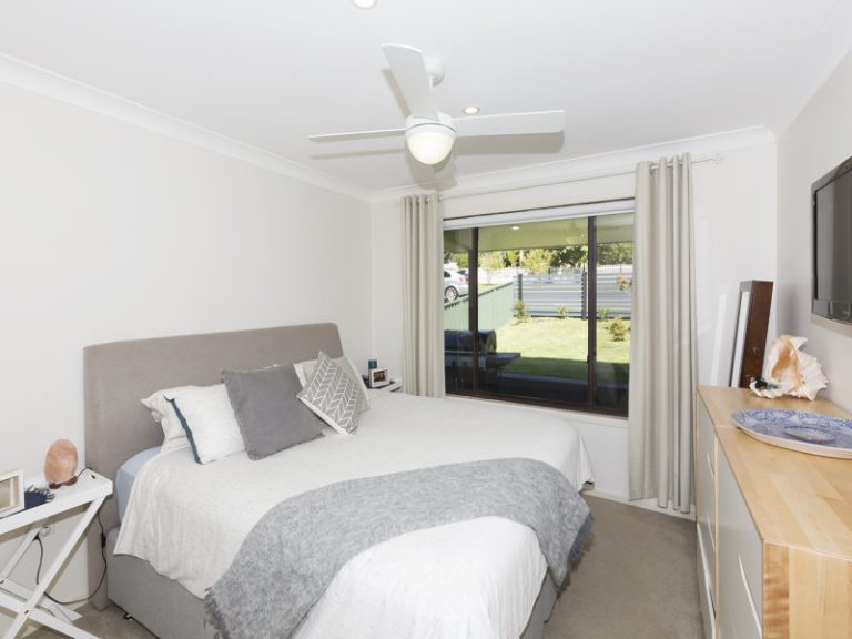 44 Russell Avenue, Valley Heights NSW 2777 — photo 5