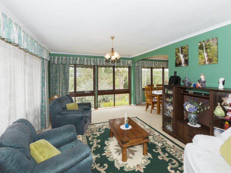 51 Bunnal Avenue, Winmalee NSW 2777 — photo 2