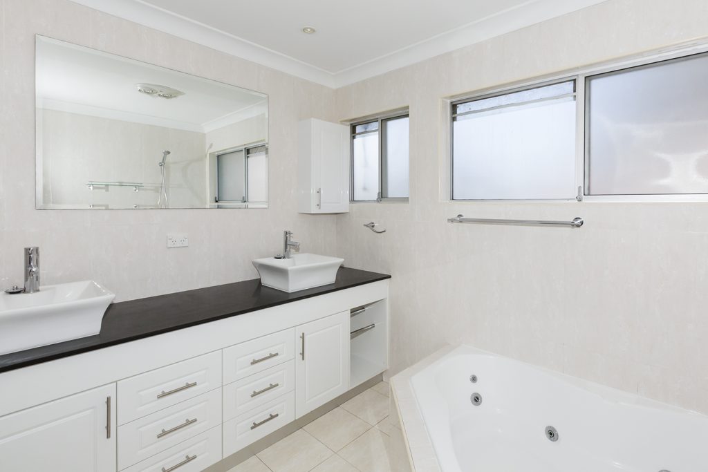 18 Buena Vista Road, Winmalee NSW 2777 — photo 7