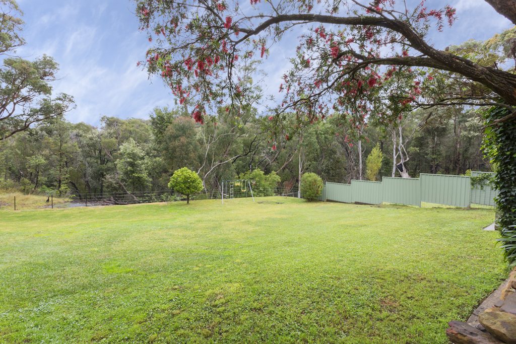 35 Birdwood Avenue, Winmalee NSW 2777 — photo 9