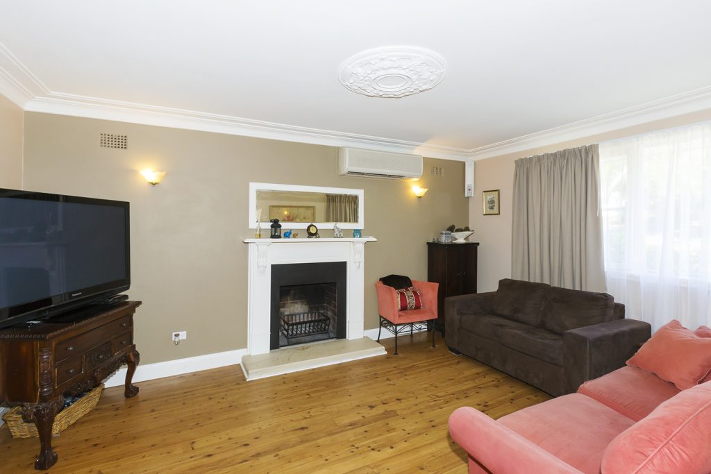 48 Russell Avenue, Valley Heights NSW 2777 — photo 4