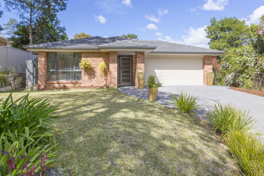26 Railway Avenue, Faulconbridge NSW 2776 — photo 2