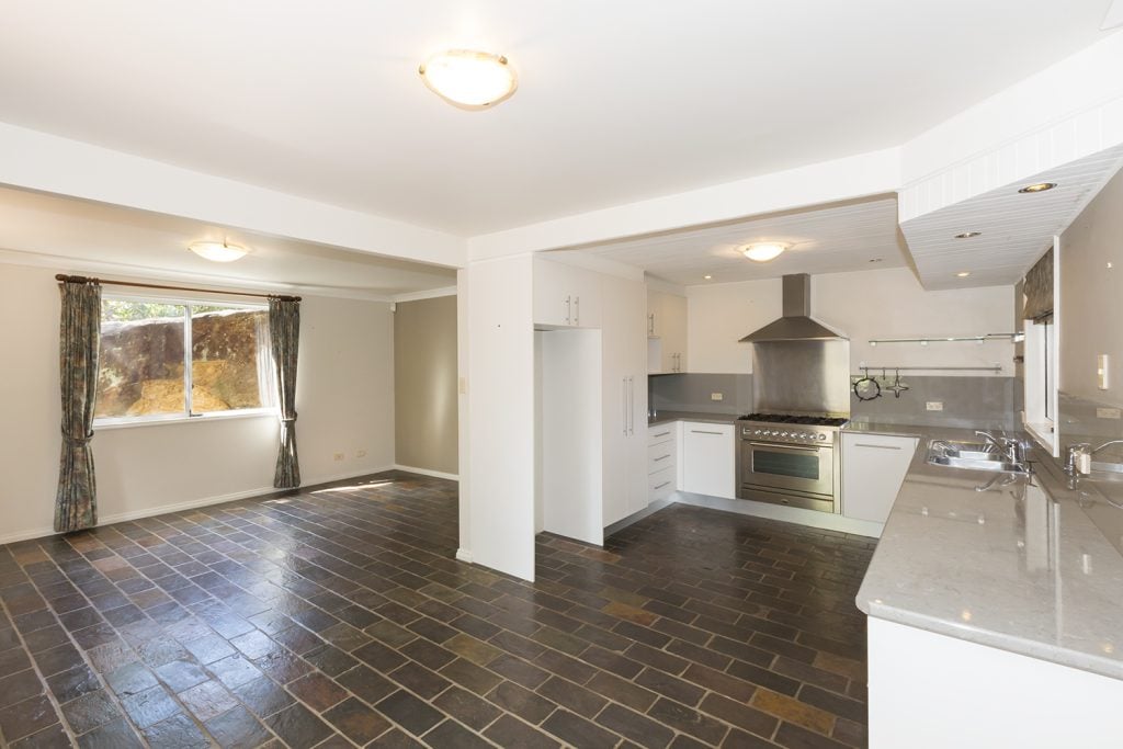 17 Martin Place, Linden NSW 2778 — photo 2
