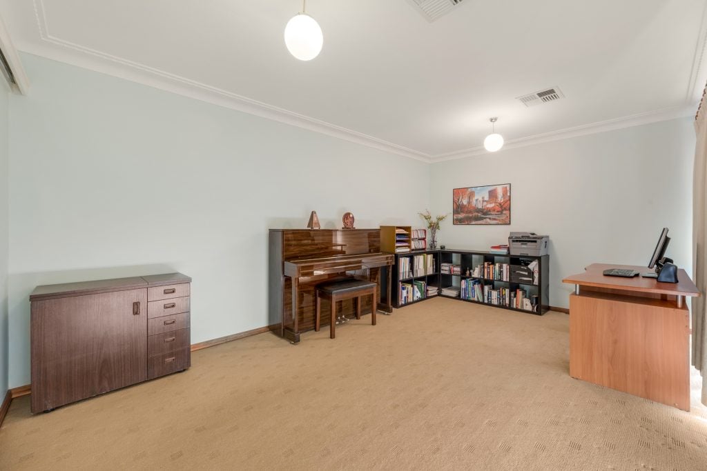 19 Sharwen Place, Blaxland NSW 2774 — photo 5