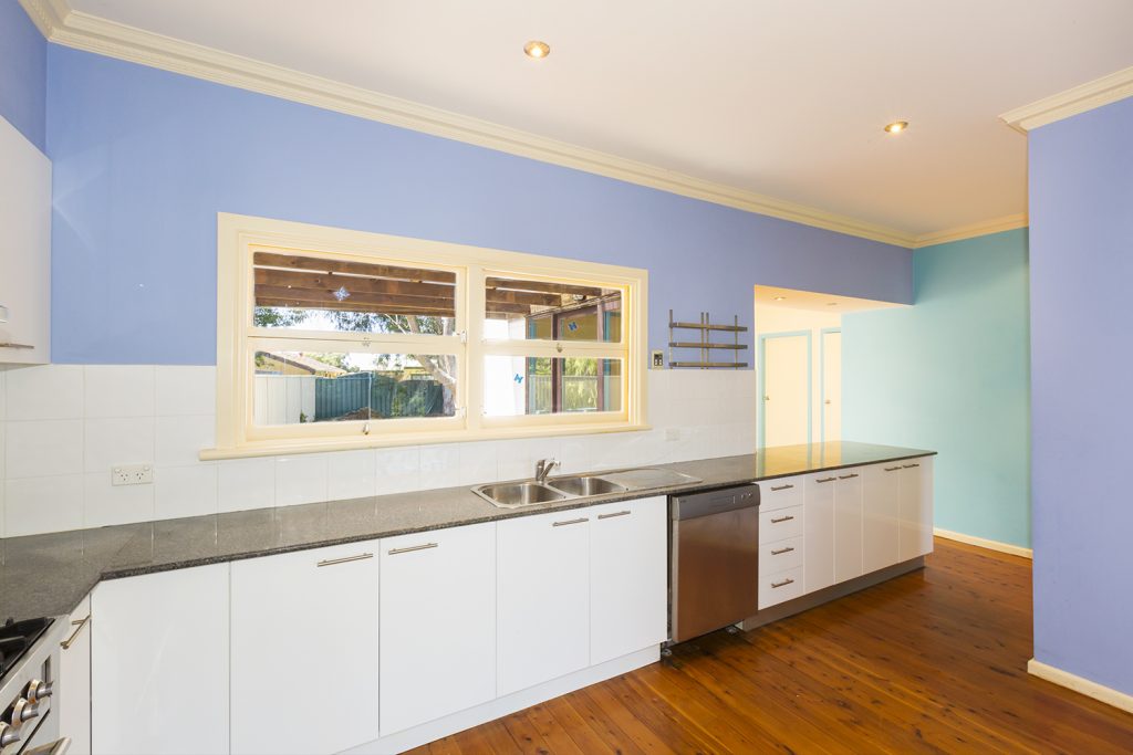8 Moore Street, Blaxland NSW 2774 — photo 2