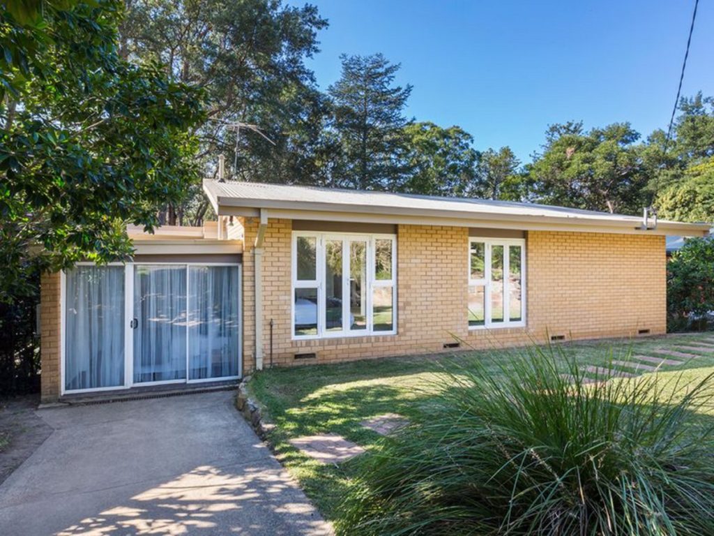 11 Lugano Avenue, Springwood NSW 2777