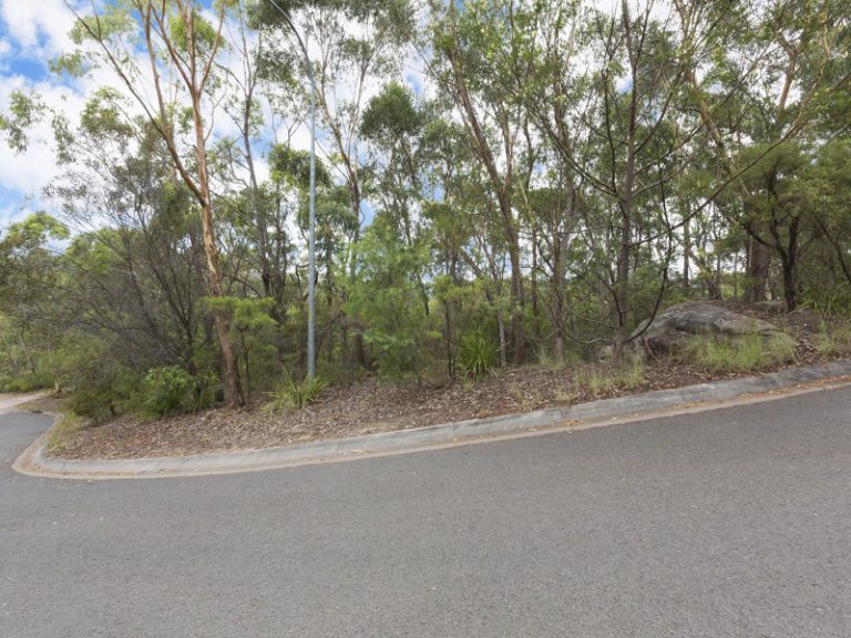 22 Taronga Way, Faulconbridge NSW 2776 — photo 2