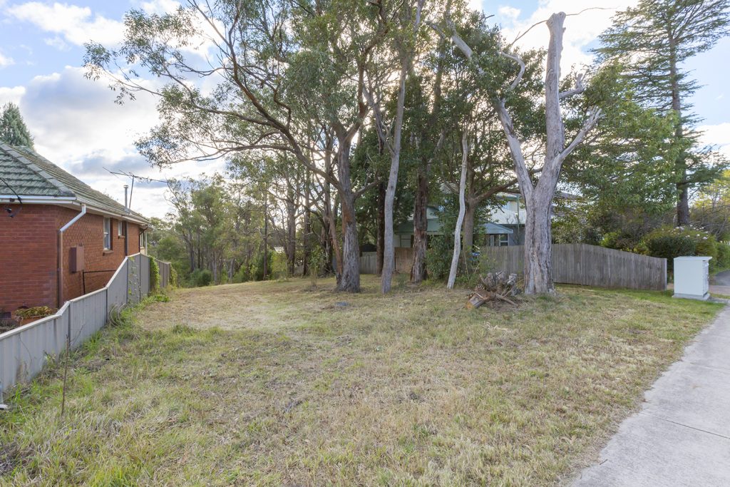 44 Plateau Road, Springwood NSW 2777 — photo 2
