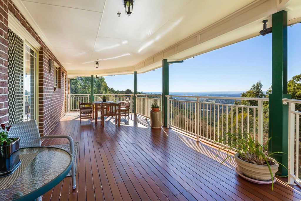 15 Roberts Parade, Hawkesbury Heights NSW 2777
