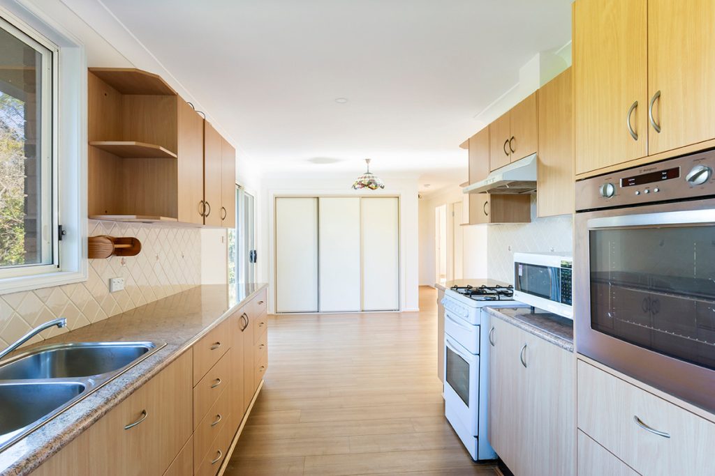 12 Coomassie Avenue, Faulconbridge NSW 2776 — photo 2