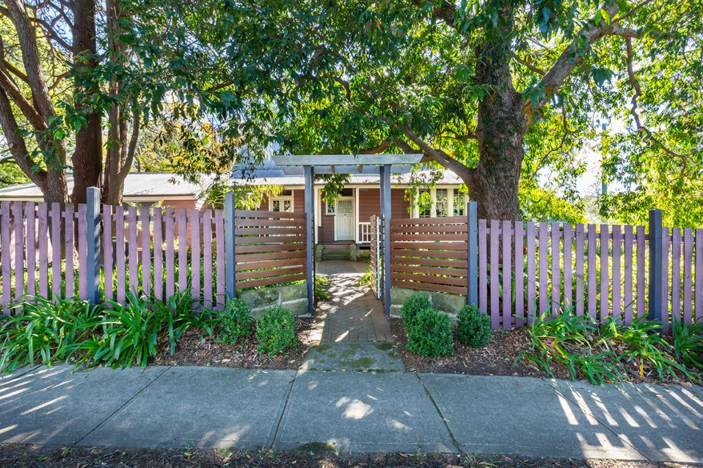 12 Moorecourt Avenue, Springwood NSW 2777 — photo 2