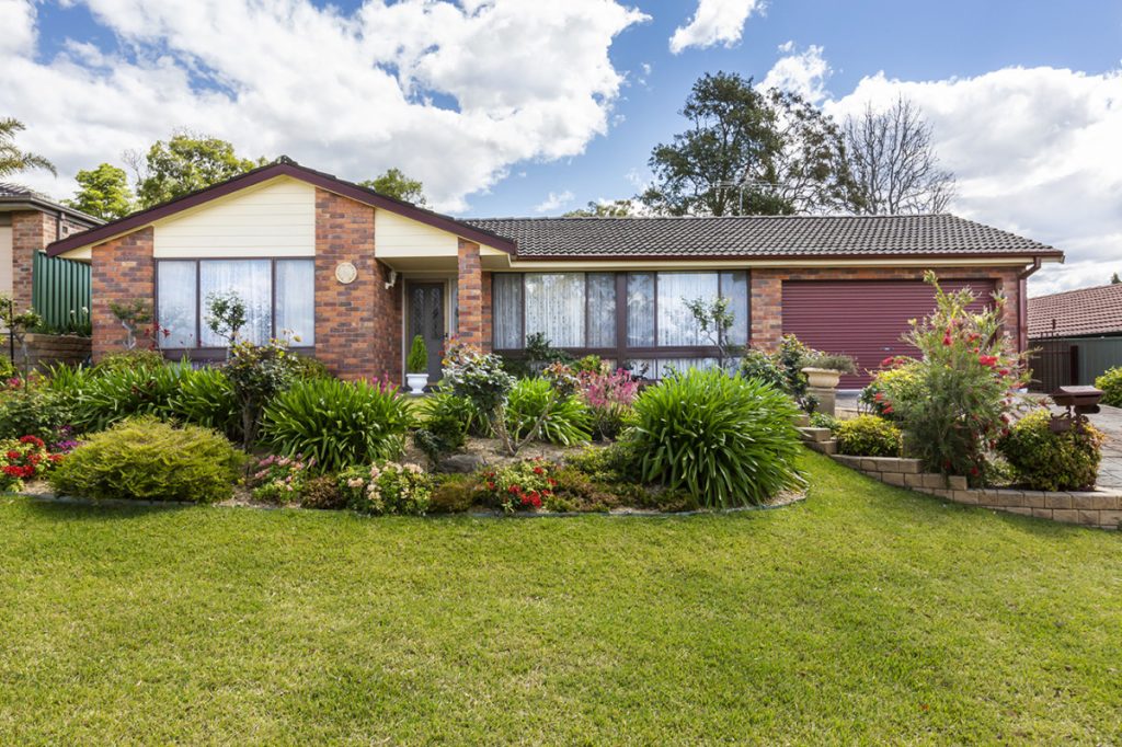 16 Chisholm Crescent, Blaxland NSW 2774