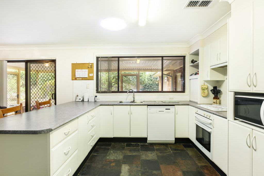 8 Semana Place, Winmalee NSW 2777 — photo 2