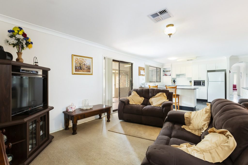 8 Semana Place, Winmalee NSW 2777 — photo 4