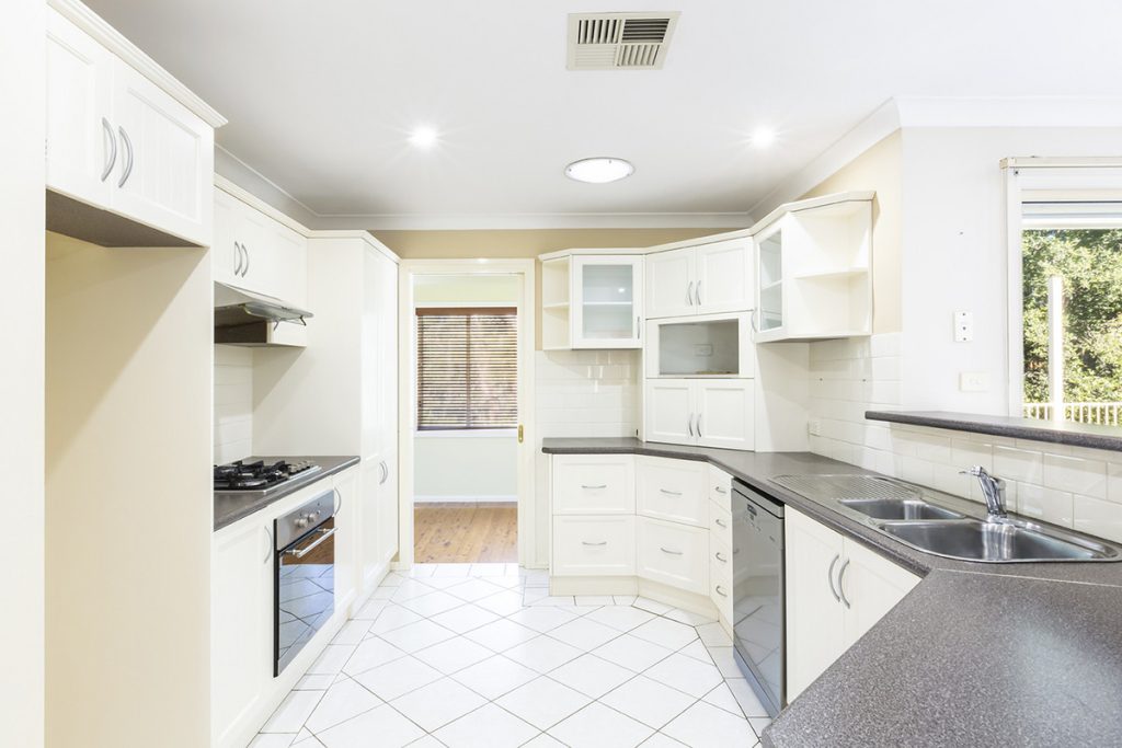 2 Piperita Place, Winmalee NSW 2777 — photo 2