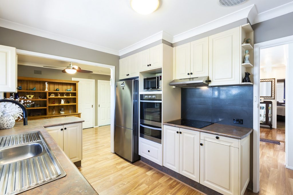 87 Birdwood Avenue, Winmalee NSW 2777 — photo 4