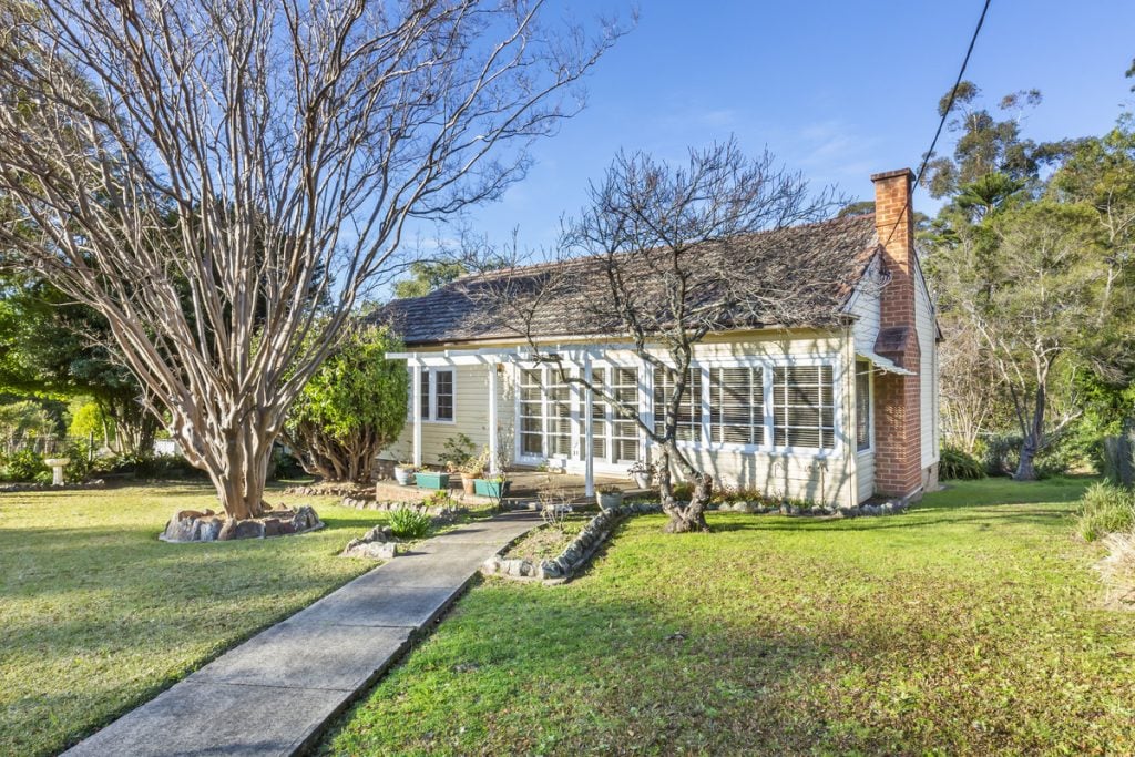 1 Paterson Road, Springwood NSW 2777