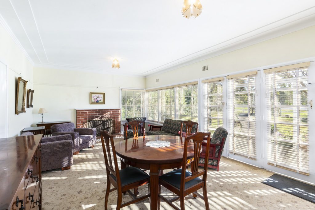 1 Paterson Road, Springwood NSW 2777 — photo 4