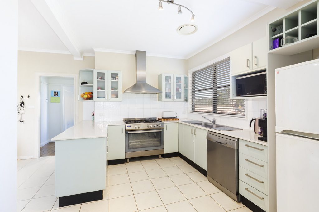 3 Parkes Crescent, Faulconbridge NSW 2776 — photo 3