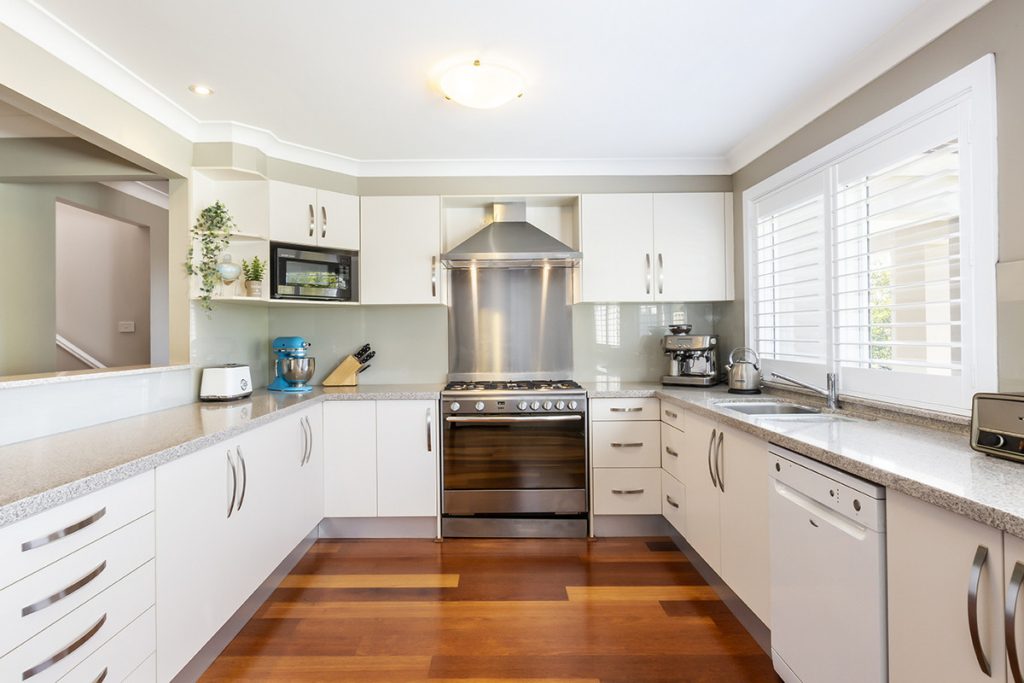 15 Coomassie Avenue, Faulconbridge NSW 2776 — photo 2