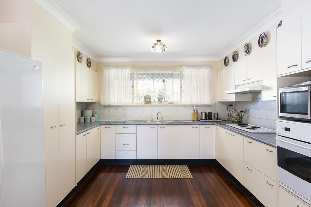 14 Lugano Avenue, Springwood NSW 2777 — photo 4