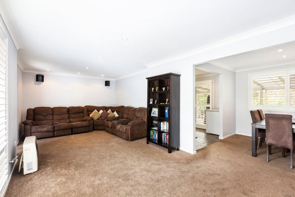 17 Boronia Crescent, Winmalee NSW 2777 — photo 2