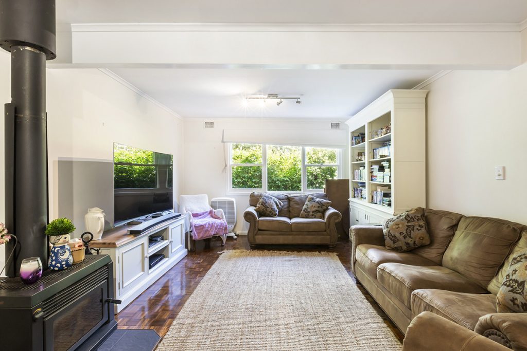 50 Springfield Crescent, Springwood NSW 2777 — photo 4