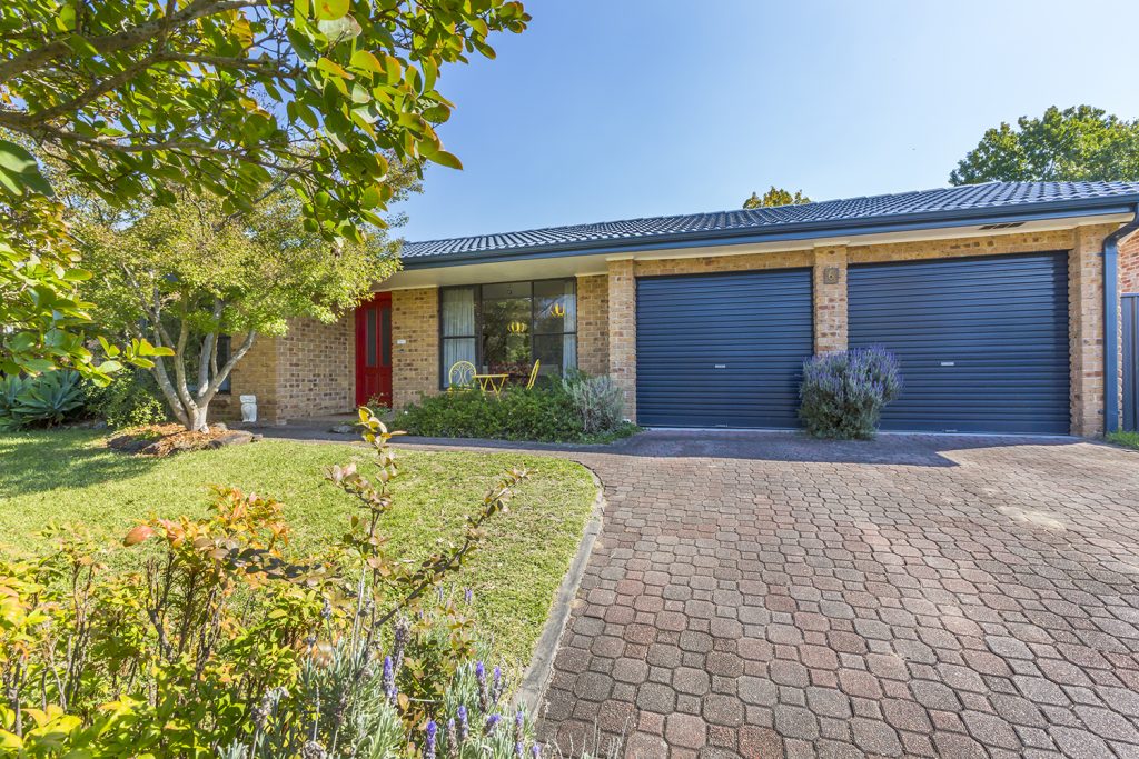 6 Chisholm Crescent, BLAXLAND NSW 2774