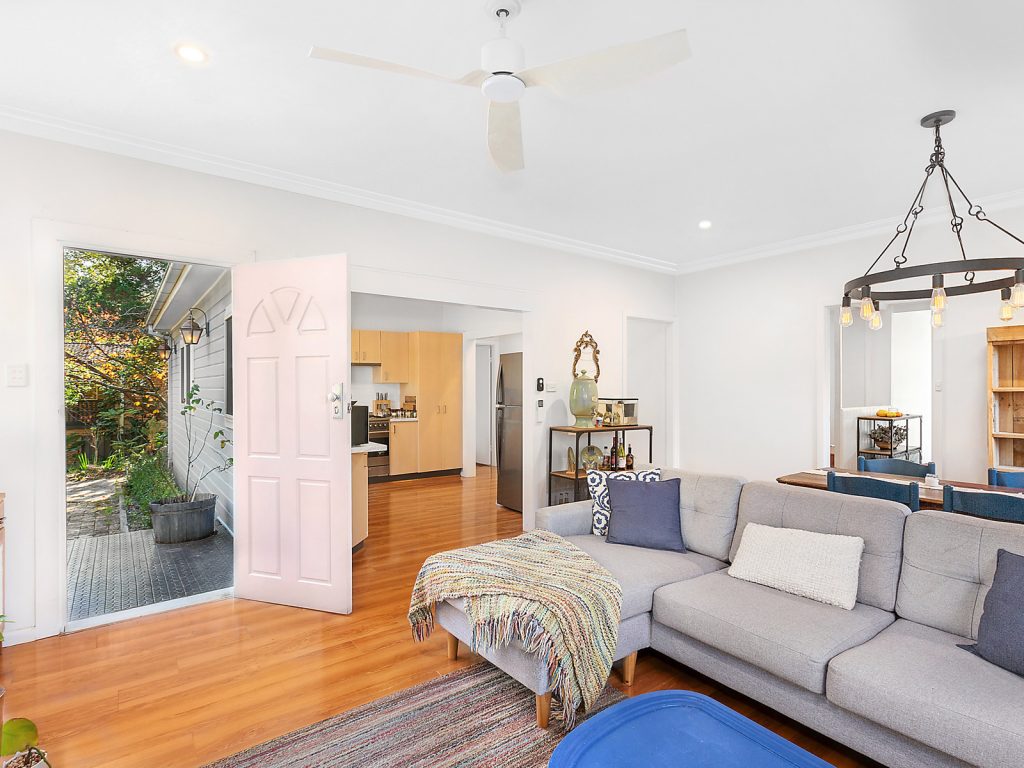 10 Burns Road, Springwood NSW 2777 — photo 2