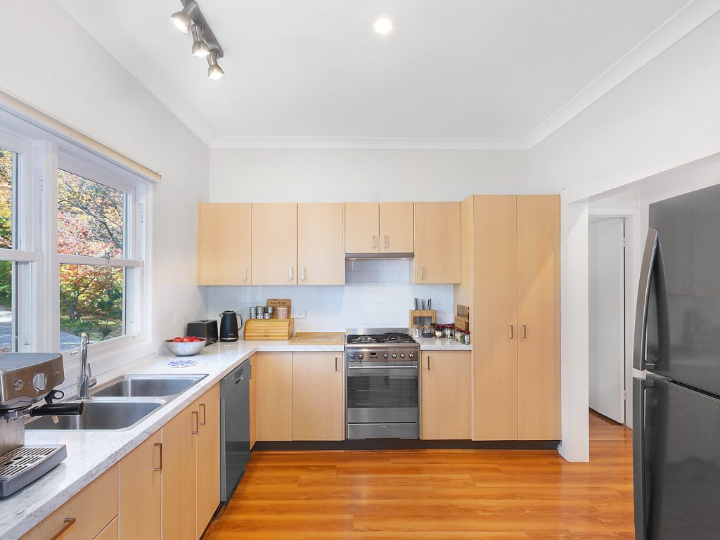 10 Burns Road, Springwood NSW 2777 — photo 3