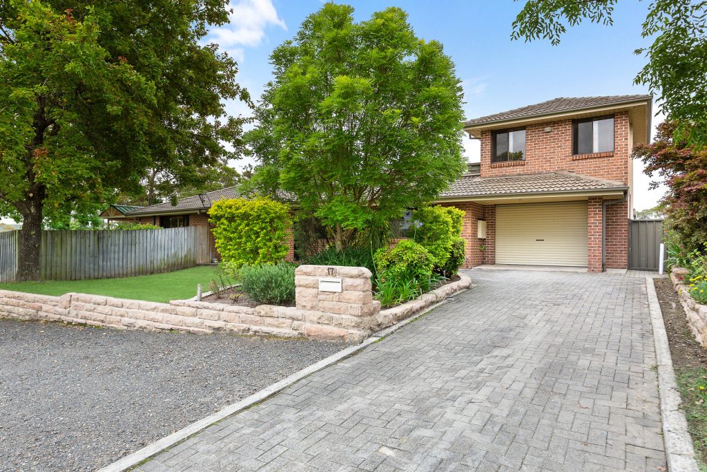 17 Fairways Crescent, Springwood NSW 2777