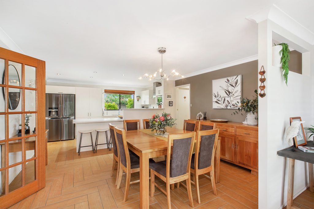 17 Fairways Crescent, Springwood NSW 2777 — photo 4