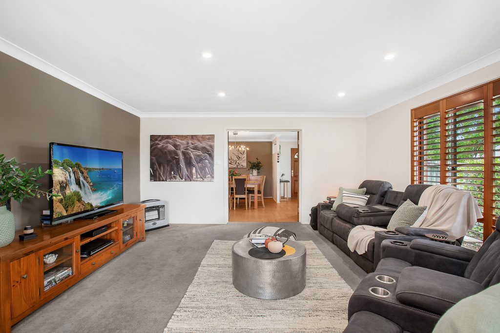 17 Fairways Crescent, Springwood NSW 2777 — photo 5