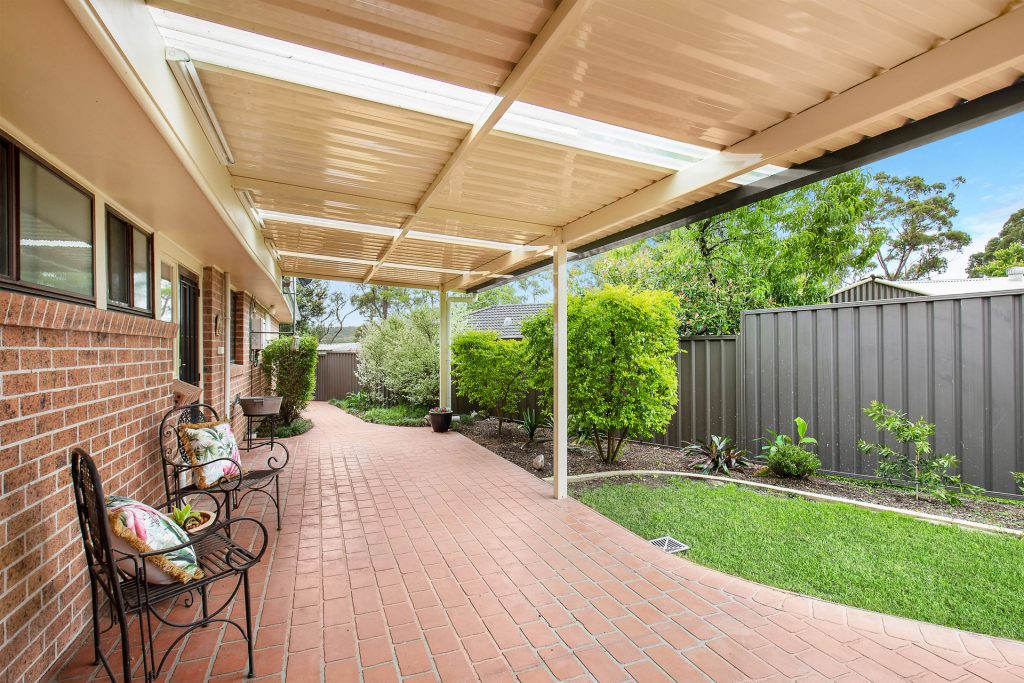 17 Fairways Crescent, Springwood NSW 2777 — photo 9