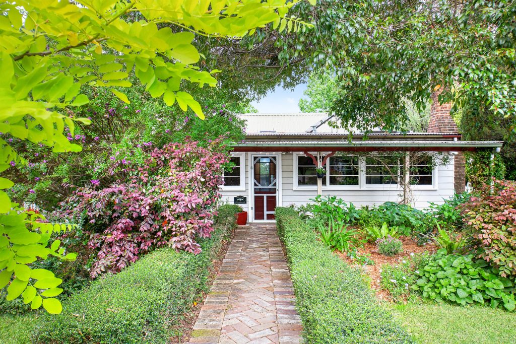 2A Oakura Avenue, Woodford NSW 2778