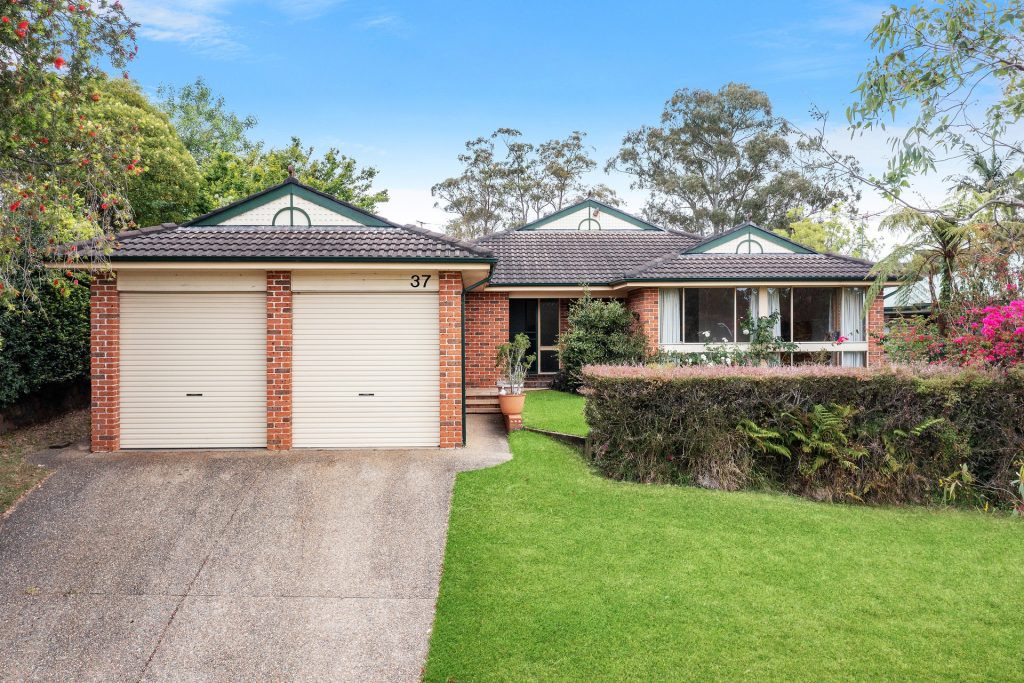 37 Uncle Wattleberry Crescent, Faulconbridge NSW 2776