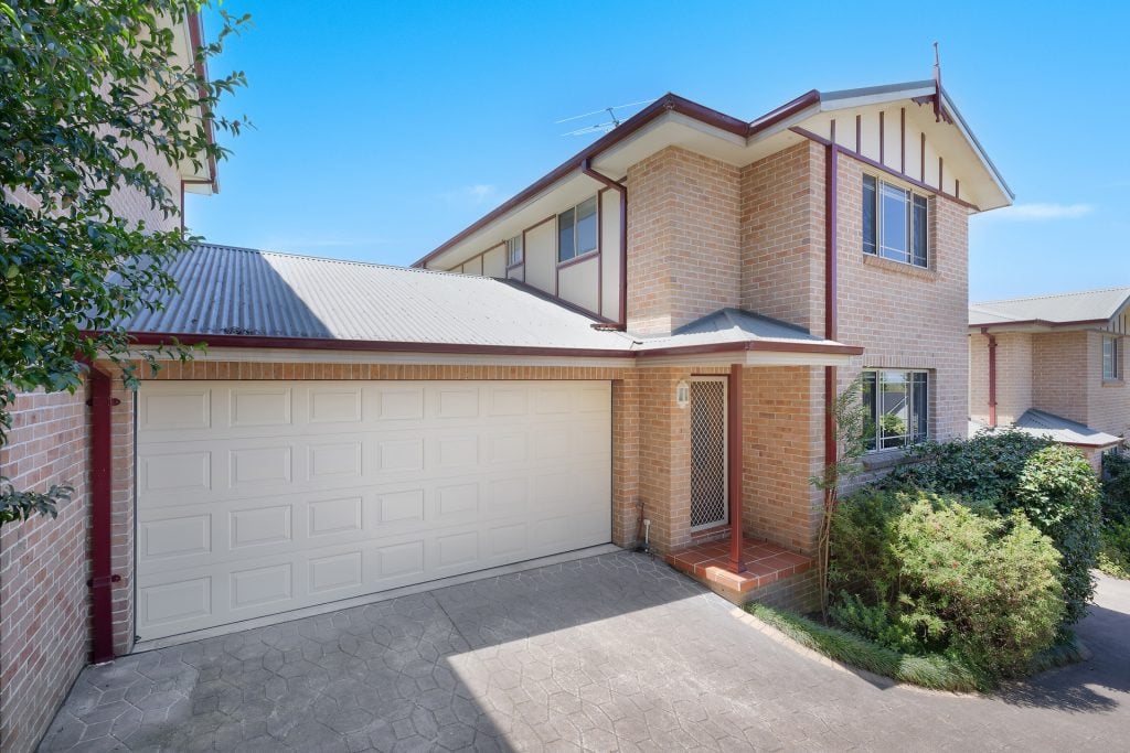 2/12 Springwood Avenue, Springwood NSW 2777