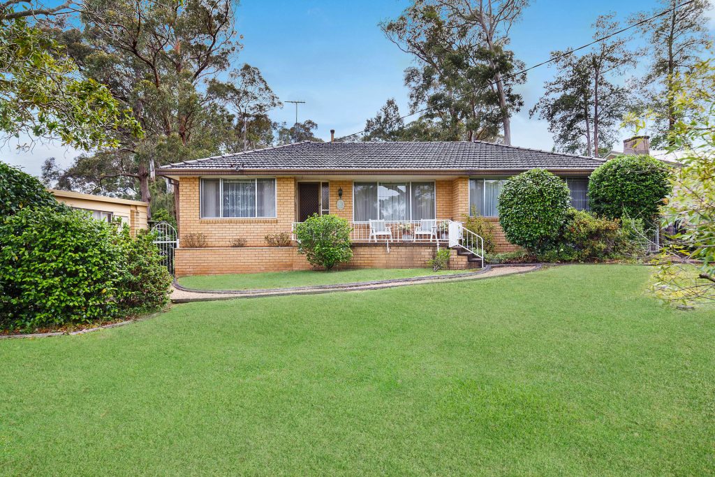 16 Crampton Drive, Springwood NSW 2777