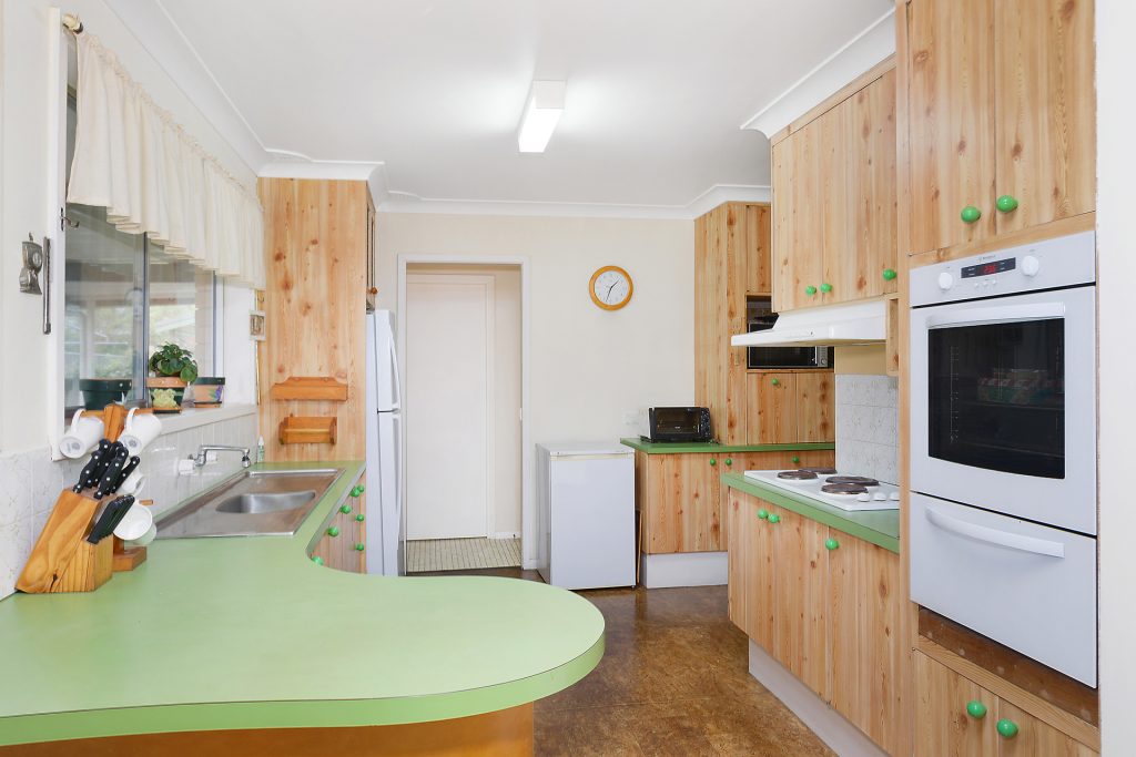 16 Crampton Drive, Springwood NSW 2777 — photo 3
