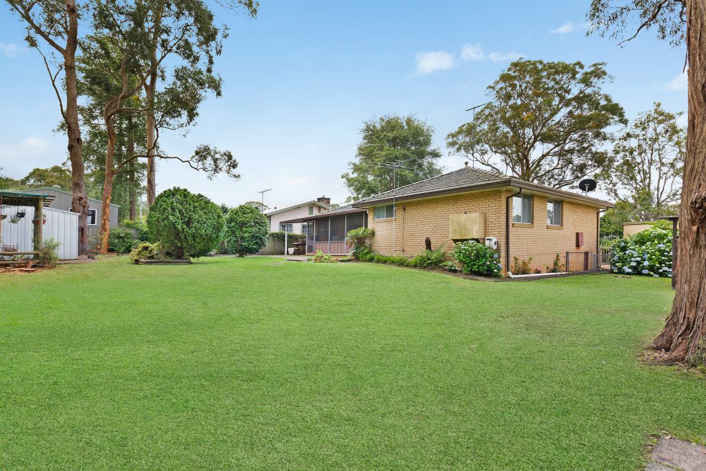16 Crampton Drive, Springwood NSW 2777 — photo 8