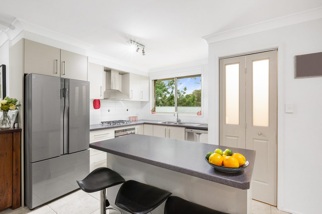 21 Halcyon Avenue, Winmalee NSW 2777 — photo 2