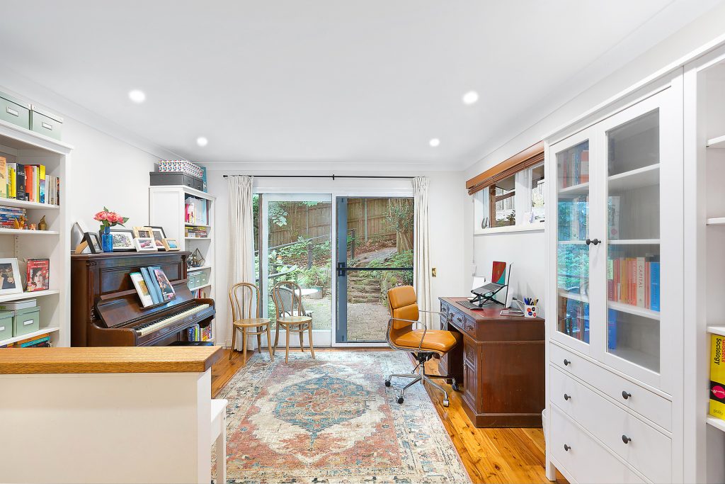 4B Paterson Road, Springwood NSW 2777 — photo 5