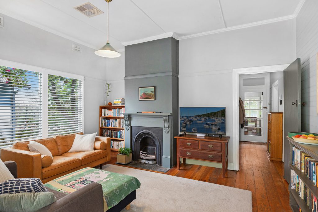 22 Boomerang Road, Springwood NSW 2777 — photo 3