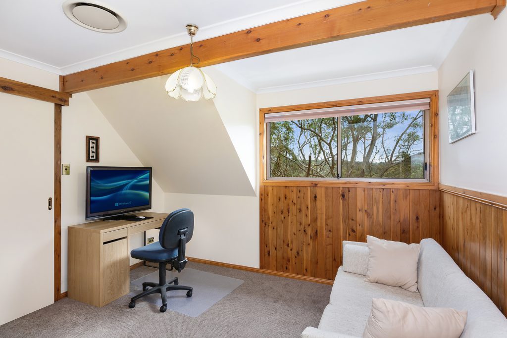 39 Thomson Avenue, Springwood NSW 2777 — photo 12