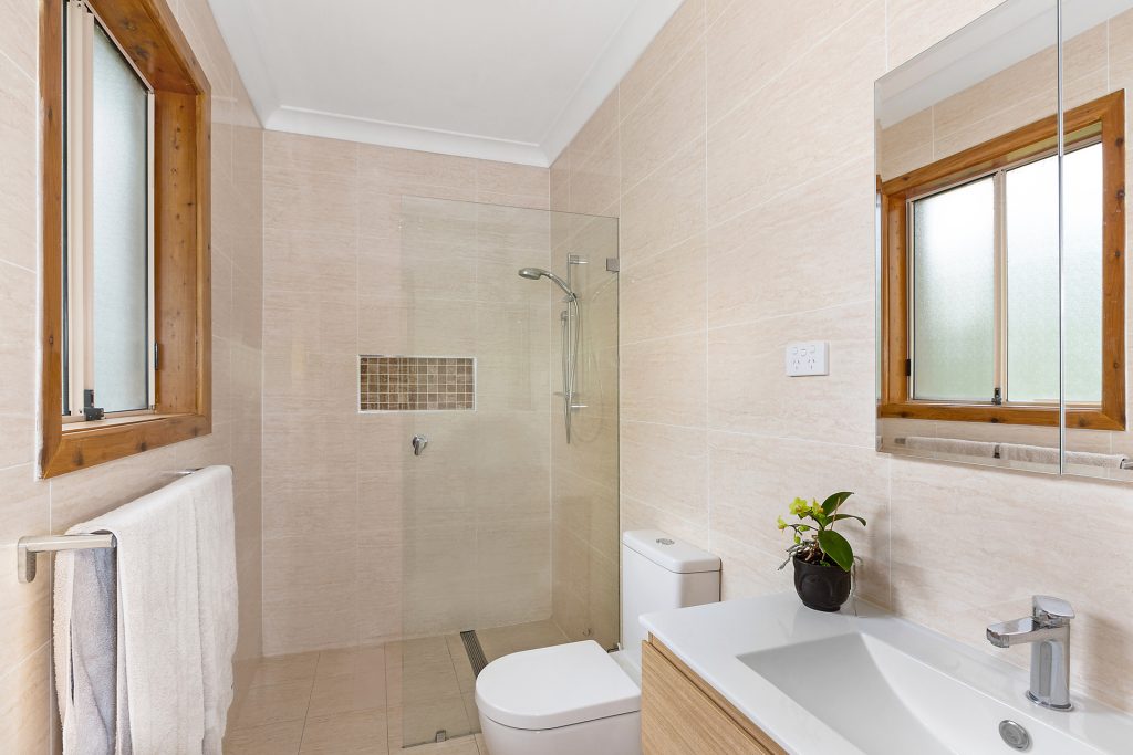 39 Thomson Avenue, Springwood NSW 2777 — photo 10