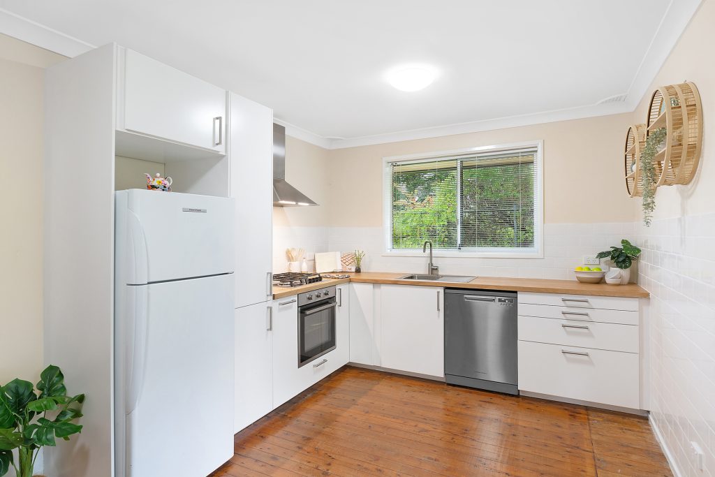 90 St Georges Crescent, Faulconbridge NSW 2776 — photo 4