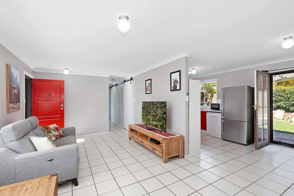 19 Fairways Crescent, Springwood NSW 2777 — photo 3